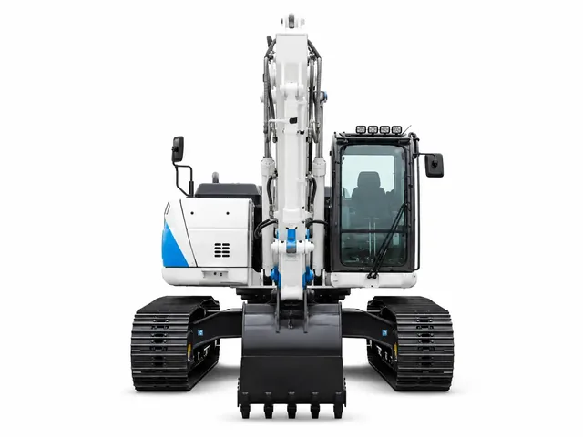 Гусеничный экскаватор Hitachi ZX180 в бело-голубой окраске, вид строго спереди — техника ГК «ИТТ»