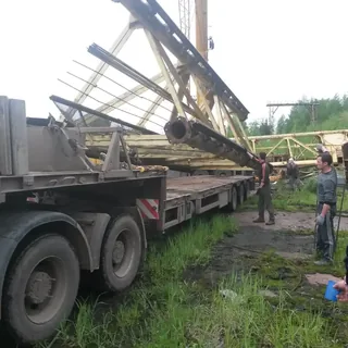 Погрузка крупногабаритной металлоконструкции на низкорамный трал