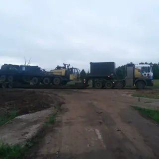 Перевозка тяжёлой колёсной спецтехники на низкорамном трале
