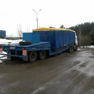 Перевозка крупногабаритного груза на трале по зимней дороге