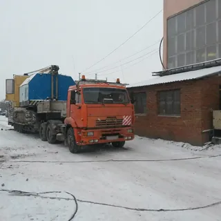 Перевозка гусеничной спецтехники на трале в зимних условиях