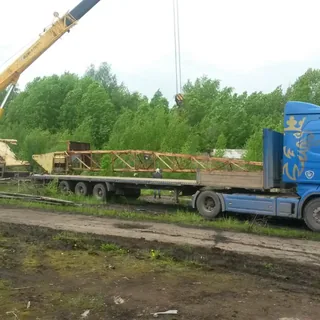 Погрузка металлической конструкции автокраном на длинномерный полуприцеп