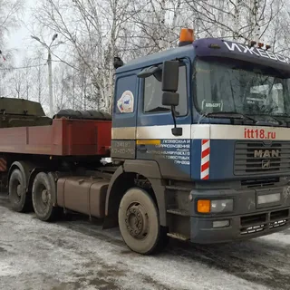 Перевозка гусеничной техники на трале грузовиком MAN зимой